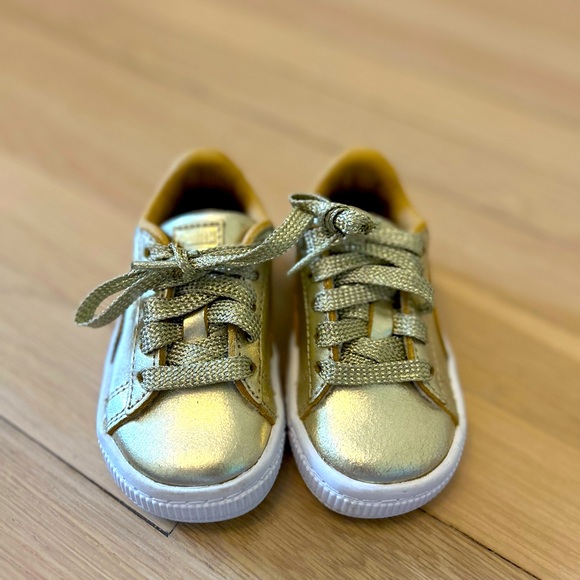 Gold Toddler Pumas, Size 5C - Picture 2 of 3